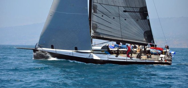 Patches sniffs a seabreeze - Transpac 2011 © Kimball Livingston/Transpac